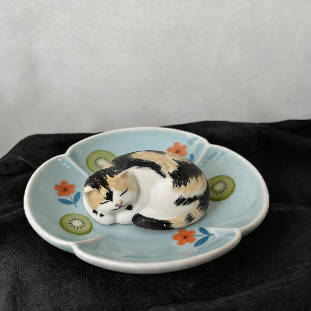 Blue cat on a lotus pet ring dish