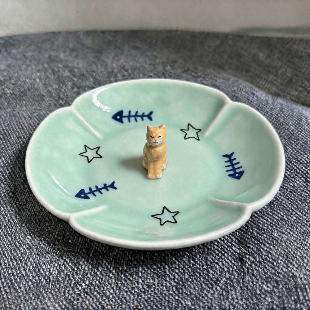 Teal cat on a lotus pet ring dish view 2