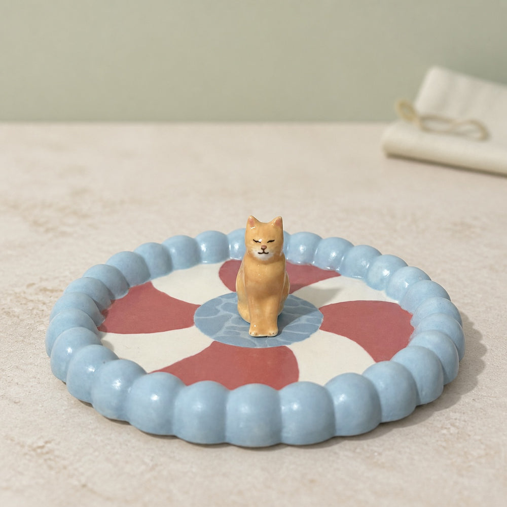 Peppermint Swirl Dish - Orange Tabby Cat Standing - Warm Beige Background 01