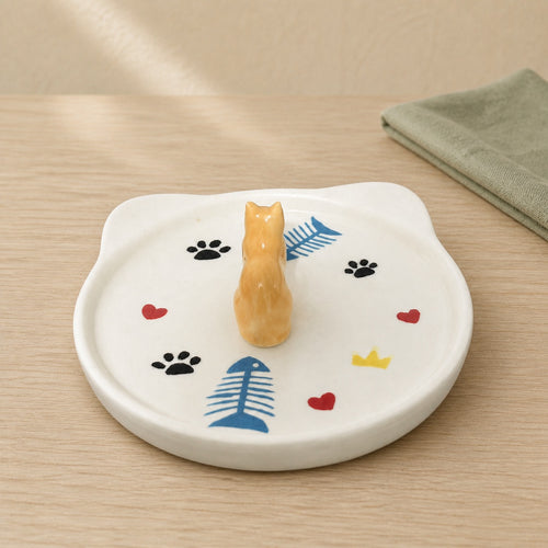 Cat-Face Dish - Orange Tabby Cat Sitting - Warm Beige Background 06
