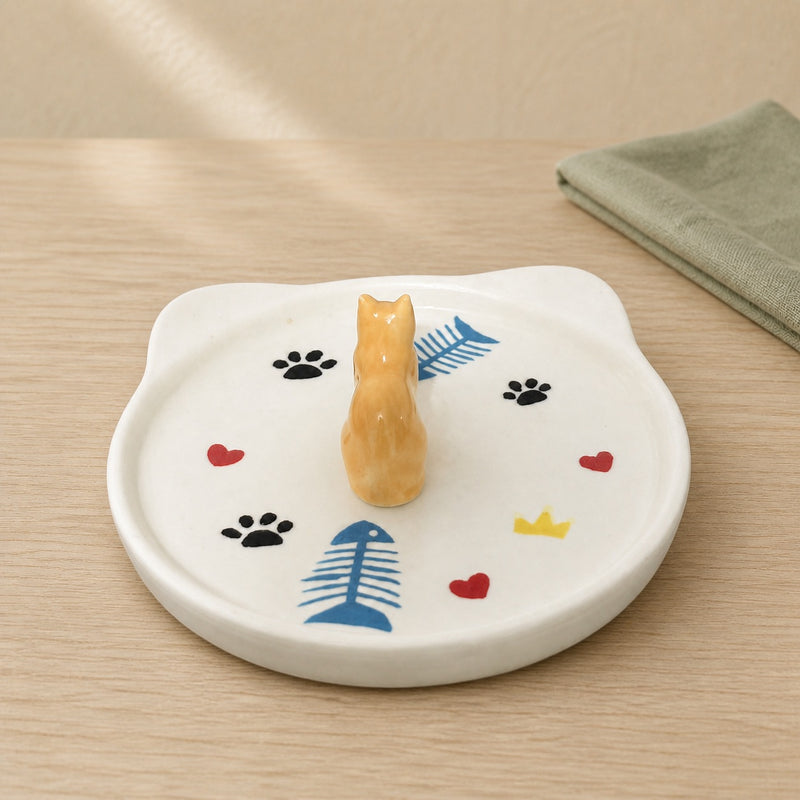 Cat-Face Dish - Orange Tabby Cat Sitting - Warm Beige Background 06