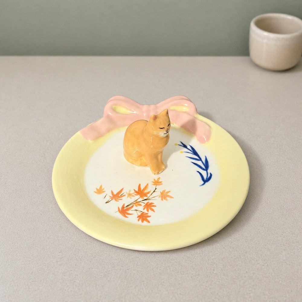Bow Dish - Orange Tabby Cat Sitting - Sage Green Background 03