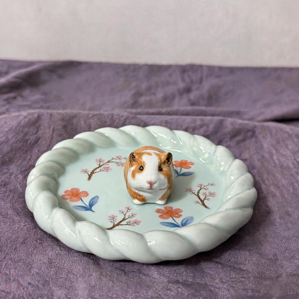 Green hamster on a custom stuffed-crust pet trinket dish