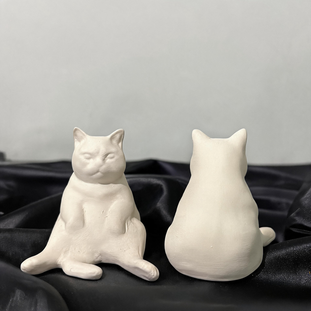 Unpainted sitting cat figurine – front and back